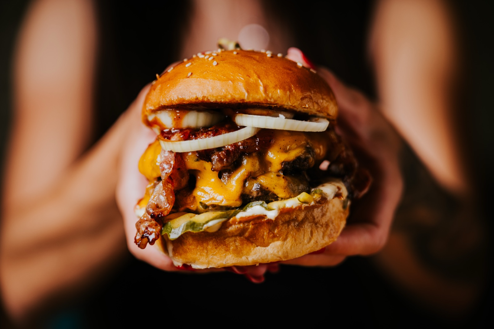 Šťavnatý burger v domácej žemli z Davaj Het